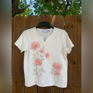 Alfred Dunner ladies t-shirt size Medium.